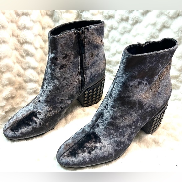 KENDALL + KYLIE Womens Blythe2 Velvet Chunky
Ankle Boots, Grey, Size 8 M - Picture 2 of 11